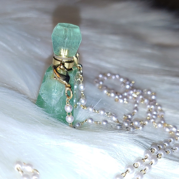 🆕Stunning Natural Stone Perfume Necklace - Picture 4 of 5